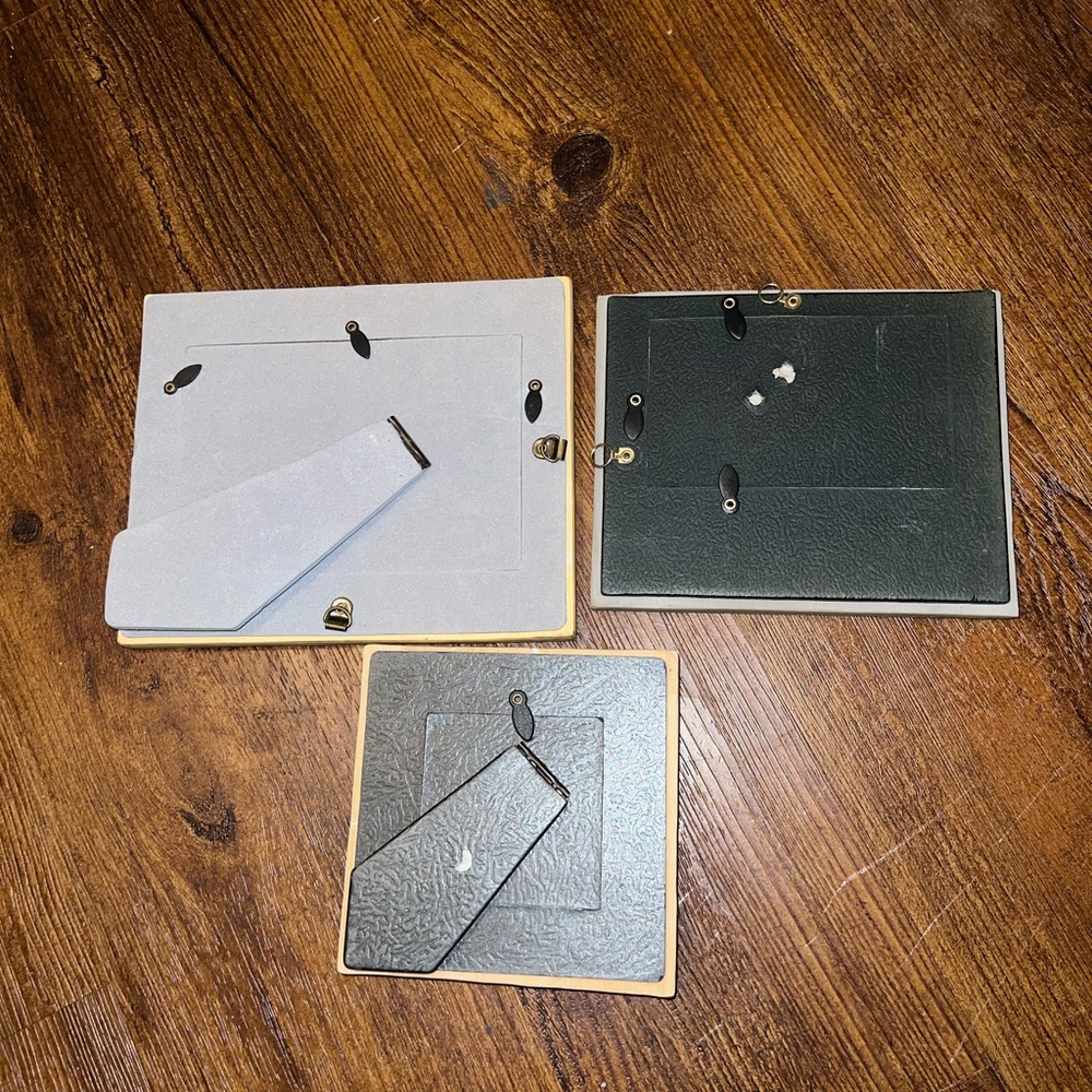 (3) Vintage Resin Decorative Picture Frames - Picture 4 of 10